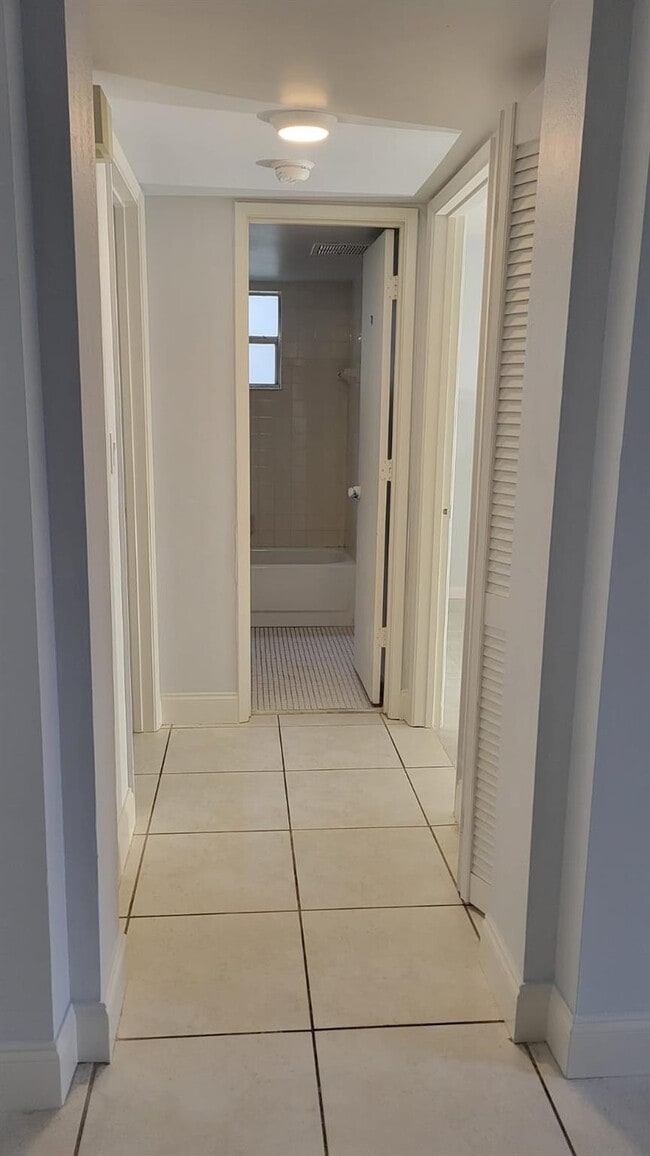 Building Photo - 313 Gardens Dr