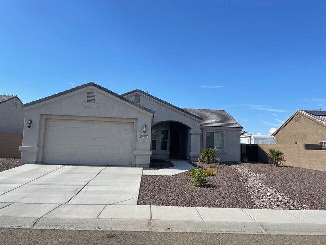 Building Photo - 3 BEDROOM HOME IN YUMA EAST!