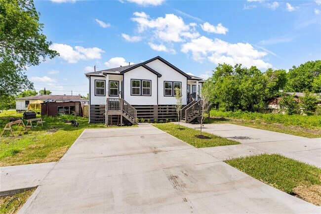 Building Photo - 5307 Groveton St