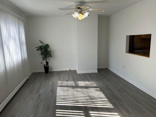 Foto del edificio - 105 Columbia Ave