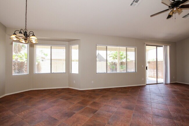 Foto del edificio - 12906 W Valentine Ave