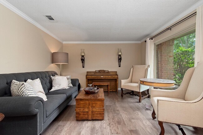 Foto del edificio - 16130 Hexham Dr