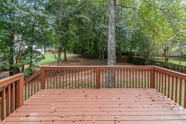 Foto del edificio - Impressive 4 Bed, 3 Bath Home with Fenced ...