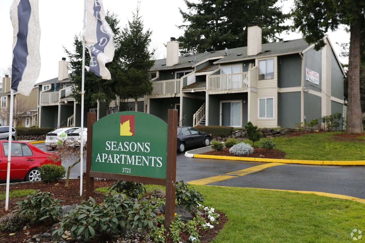 Seasons Apartments in Tukwila, WA