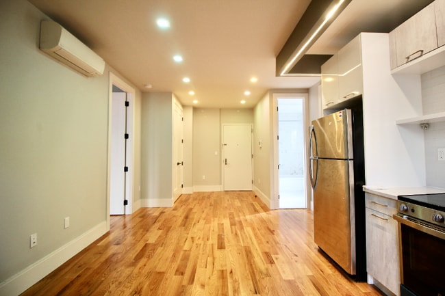 Foto del edificio - 245 Sullivan Pl