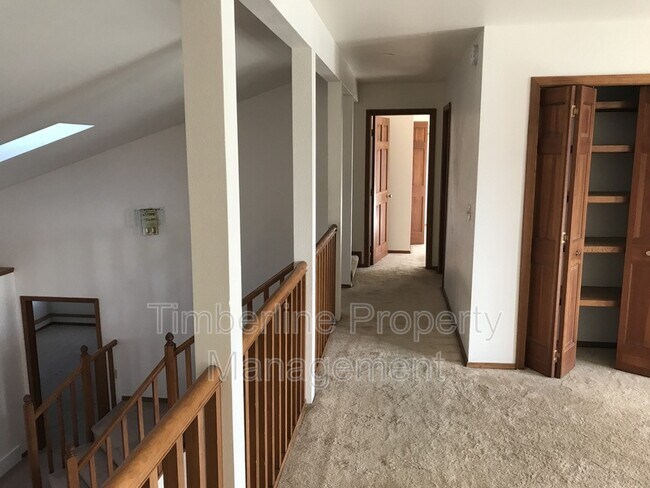 Foto del edificio - 936 Caribou Dr W