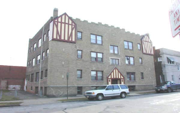 Building Photo - 1385 Cranford Ave