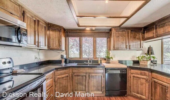 Foto del edificio - 3 br, 3 bath House - 4151 Tara St