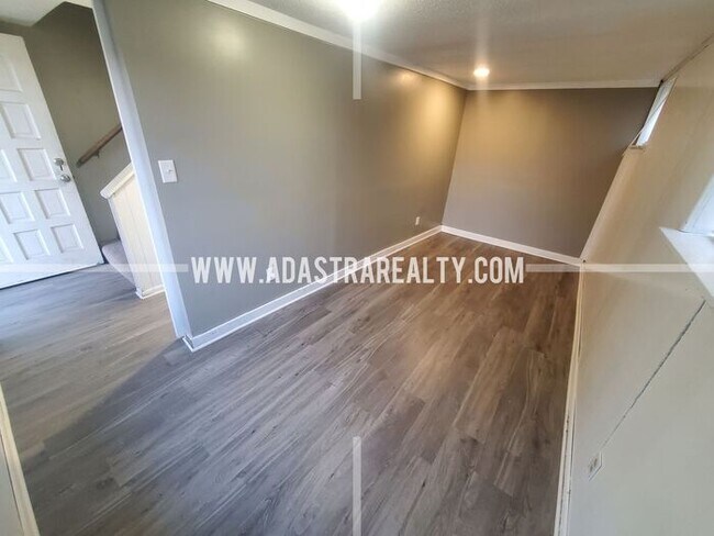 Foto del edificio - Very Nice Overland Park Duplex-Coming SOON!!