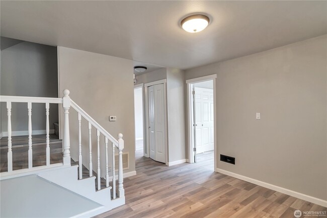 Building Photo - 730 S Elmgrove St