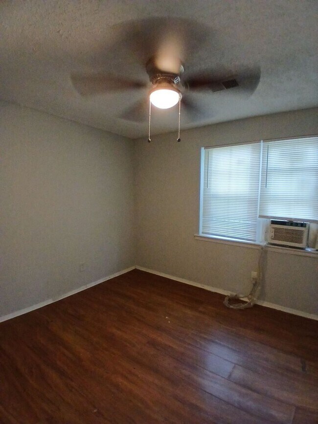 Foto del edificio - Come see this 4 Bed / 1.5 Bath Home For Rent