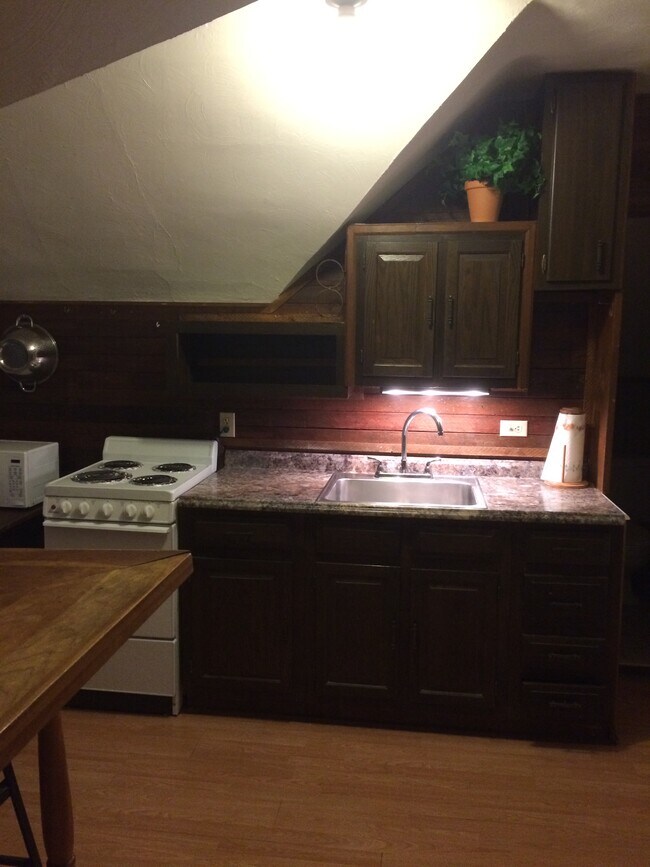 Very cool barnwood kitchen - 5824 Phillips Ave