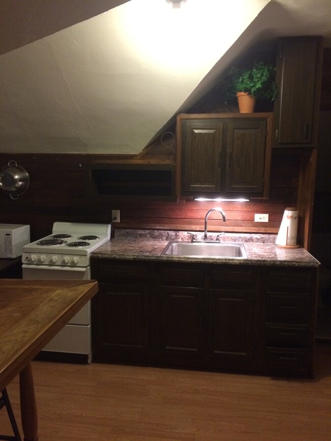 Very cool barnwood kitchen - 5824 Phillips Ave
