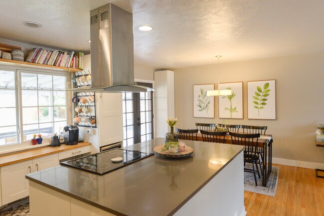 Kitchen and Dining Room Area - 932 S Holly St