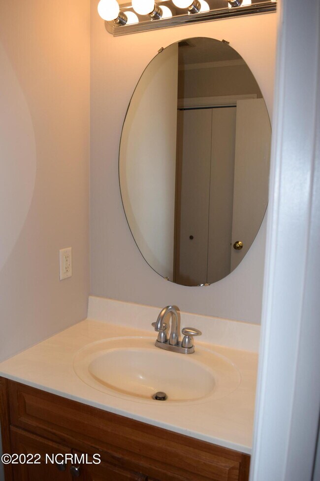 Foto del edificio - 335 E Pennsylvania Ave