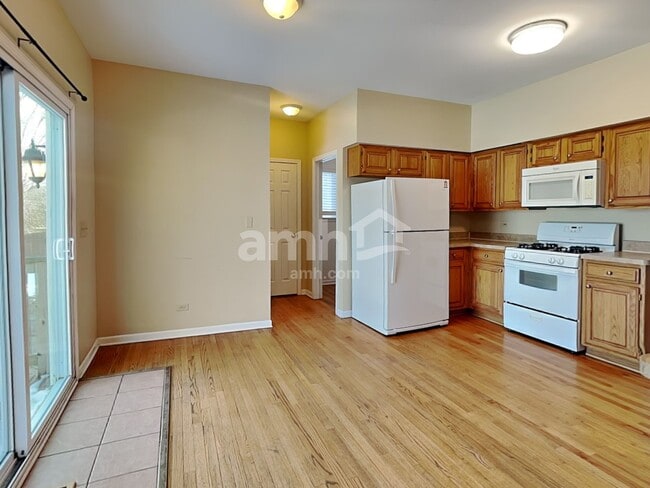 Building Photo - 626 David St