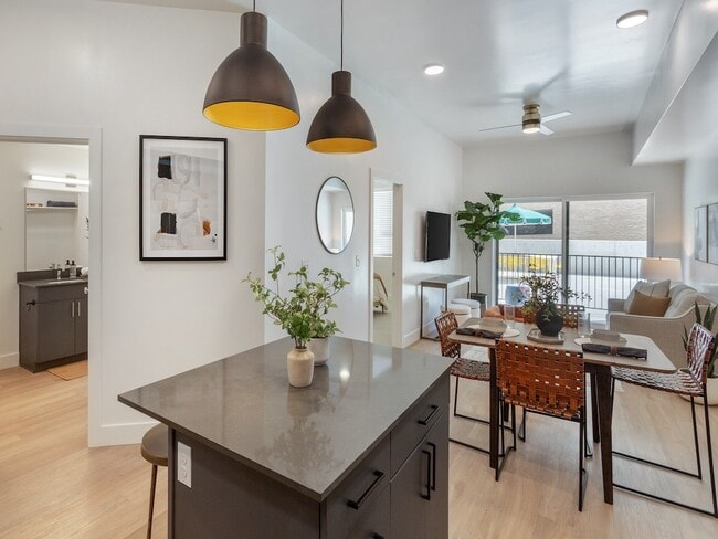 Cocina en sala de estar - Maye House Apartments