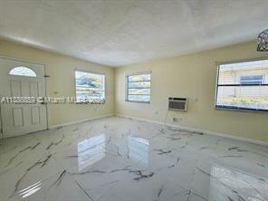 Foto del edificio - 1371 NE 150th St