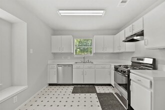 Building Photo - 12803 Rockford Dr