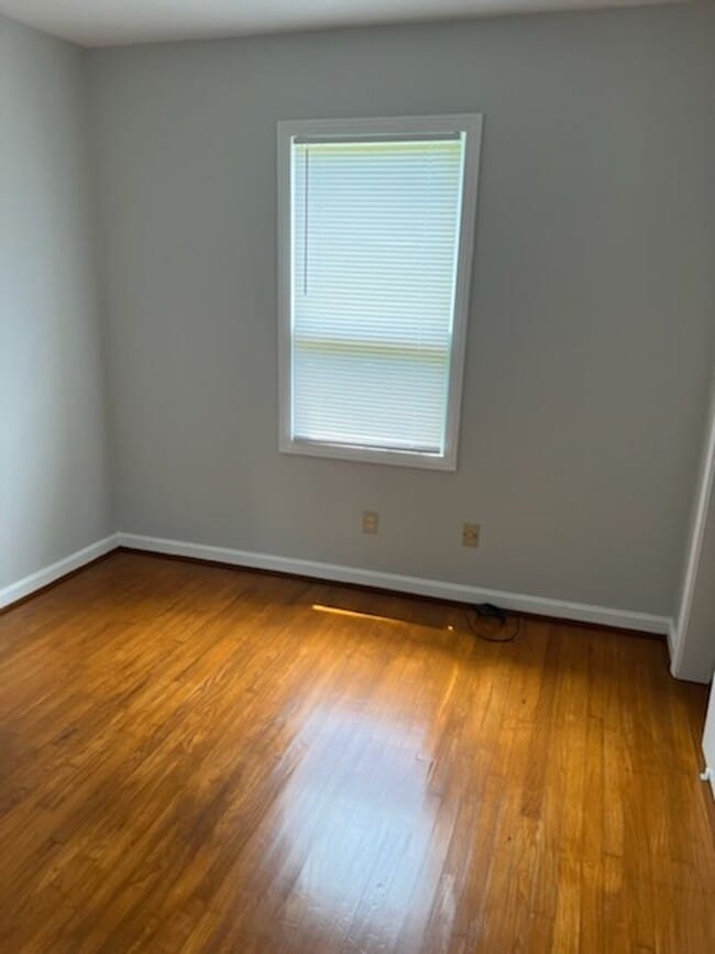 Building Photo - Nice 3 Bed 2 Bath at Great Price! Availabl...