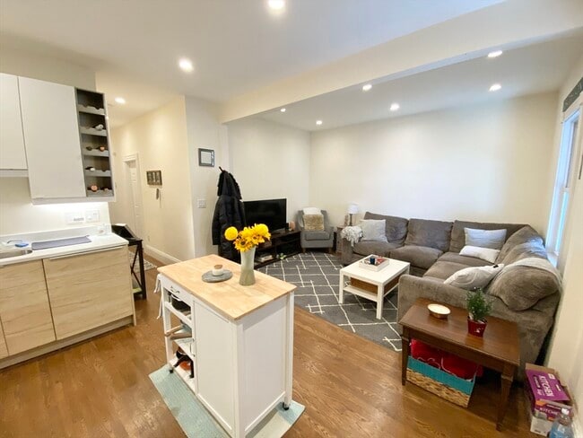 Foto del edificio - 106 Buttonwood St