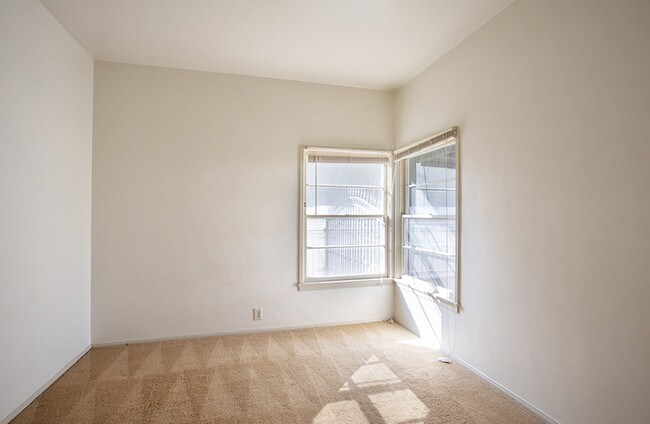 Building Photo - 860 New York Dr