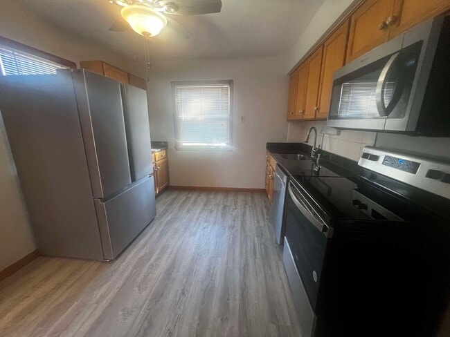 Building Photo - Large 3BR Single Family in St. Francis!!