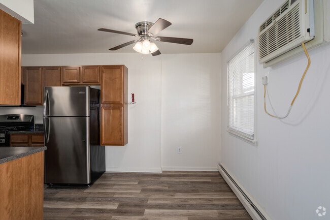 2 habitaciones, 1 baño - 780 pies cuadrados - Comedor - Country Club Apartments