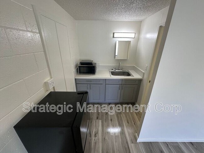 Foto del edificio - 1301 Lusitana St