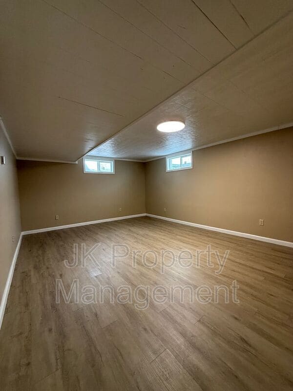 Building Photo - 528 21st Ave NE