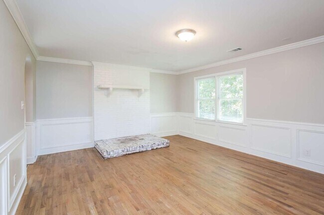 Building Photo - 4490 Sewell Rd