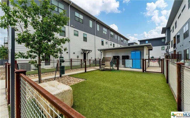 Building Photo - 1208 N Academy Ave