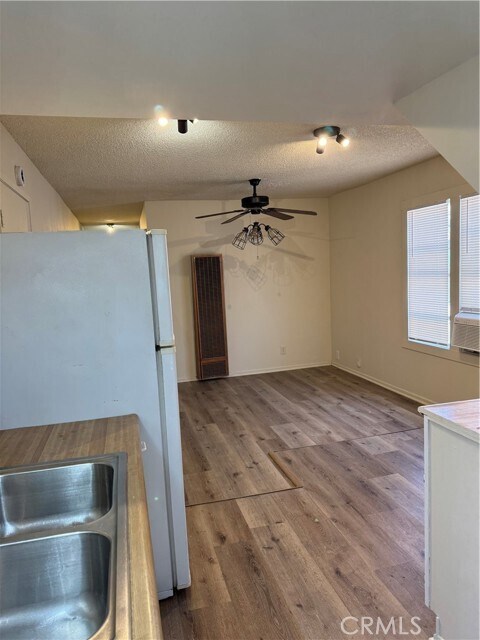 Foto del edificio - 3755 Brockton Ave