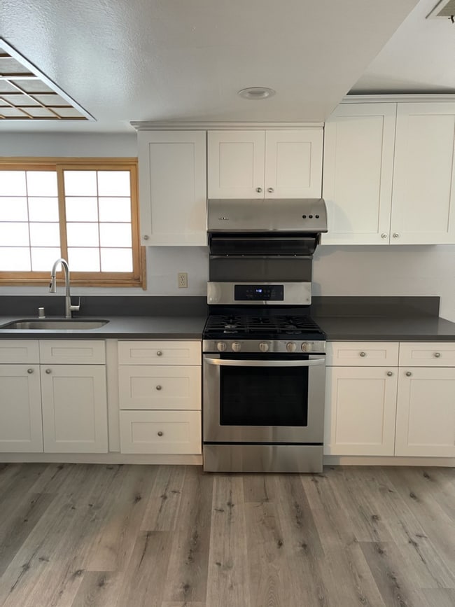 Building Photo - Condo of 3 bedrooms and 2.5 baths in Alhambra
