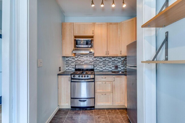 Building Photo - 1204 Harmon Plz