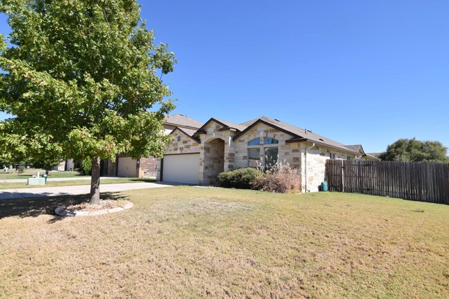 Foto del edificio - 1203 Fawn Lily Dr