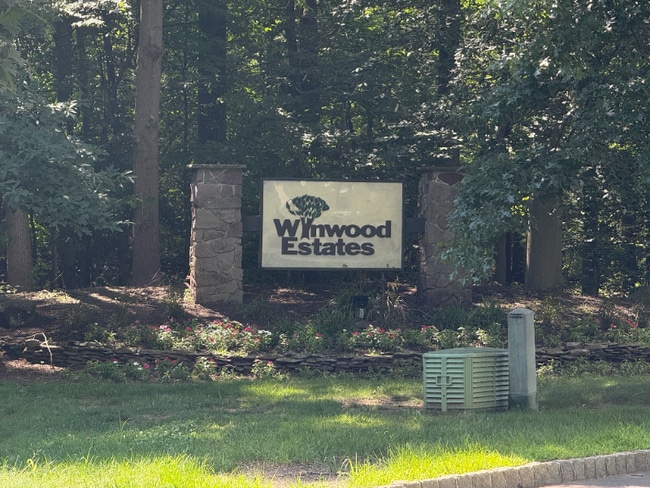 Building Photo - 9 Arrowwood Ln
