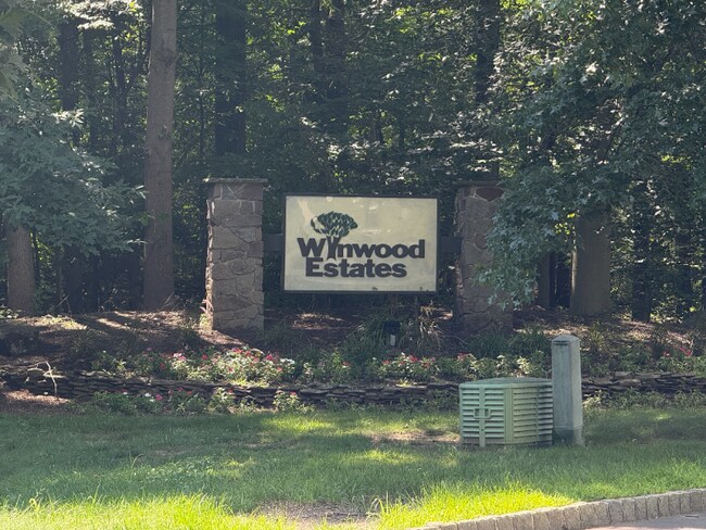 Foto del edificio - 9 Arrowwood Ln