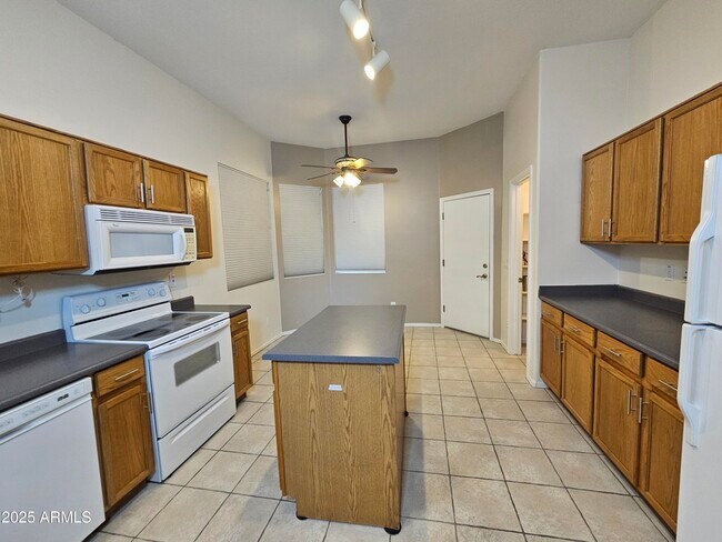 Foto del edificio - 9718 W Purdue Ave