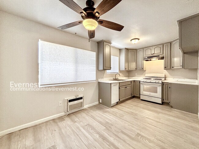 Foto del edificio - 522 N Serrano Ave