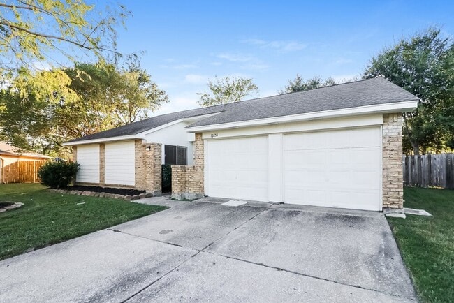 Foto del edificio - 16751 Dew Drop Ln