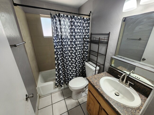 Building Photo - 3474 Westlake Cir