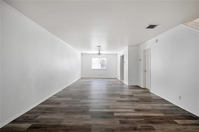 Foto del edificio - 2203 Grove Dr