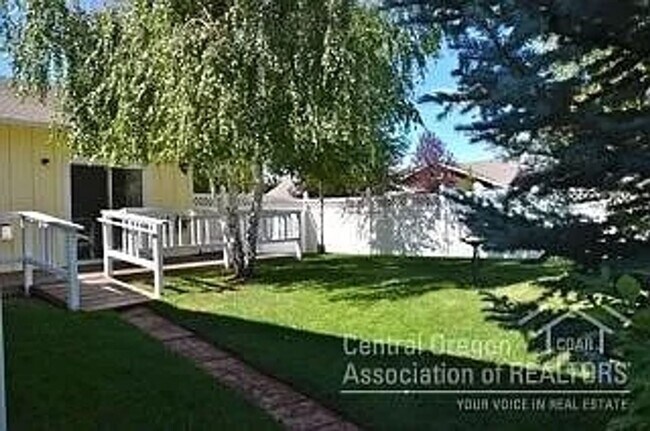 Building Photo - Beautiful Updated Home