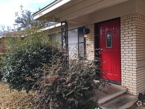 Building Photo - 1413 Columbia Dr