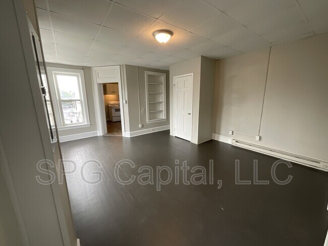 Foto del edificio - 120 Lincoln Way W