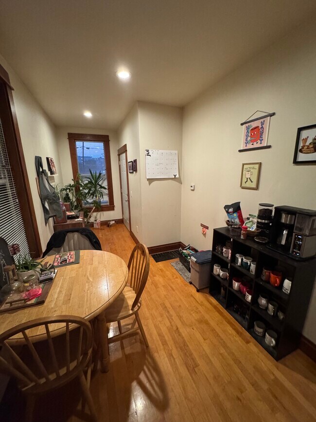 Building Photo - 1018 Williamson St