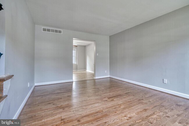 Building Photo - 8524 Gradien Dr