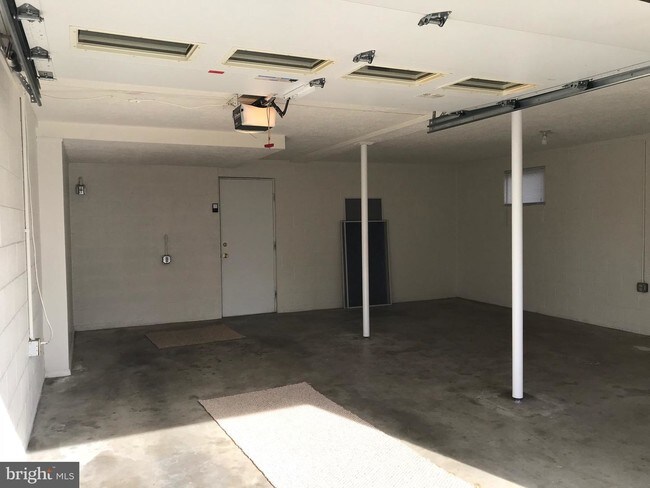 Building Photo - 159 Devland Dr