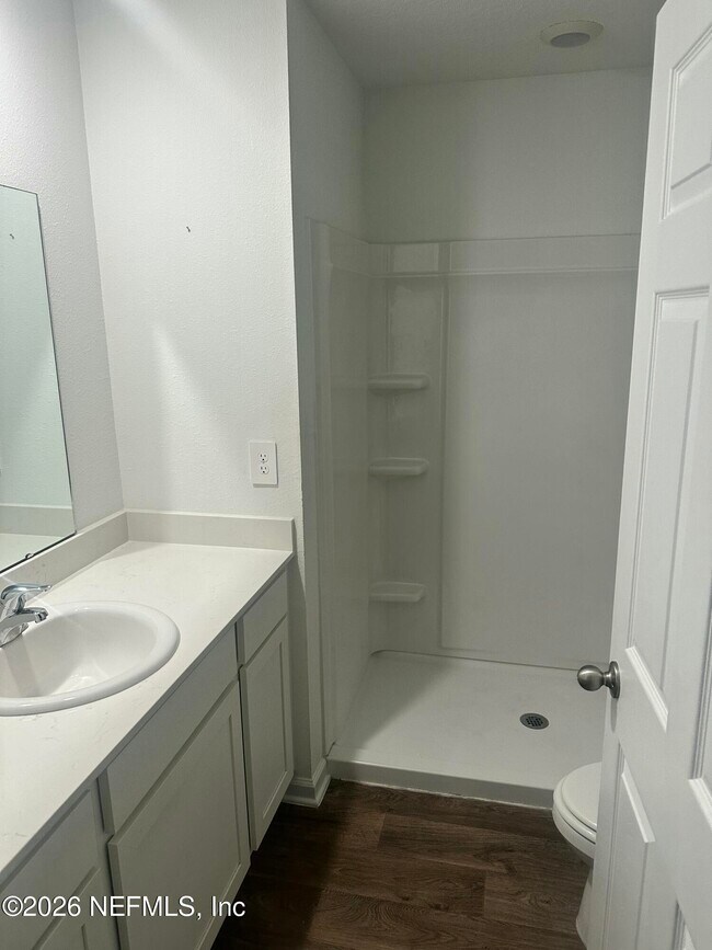 Foto del edificio - 12725 Whelan Ave